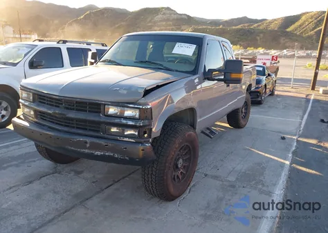 1998 Chevrolet C1500 Fleetside z USA, uszkodzony, nr VIN 1GCEC19M6WE224801